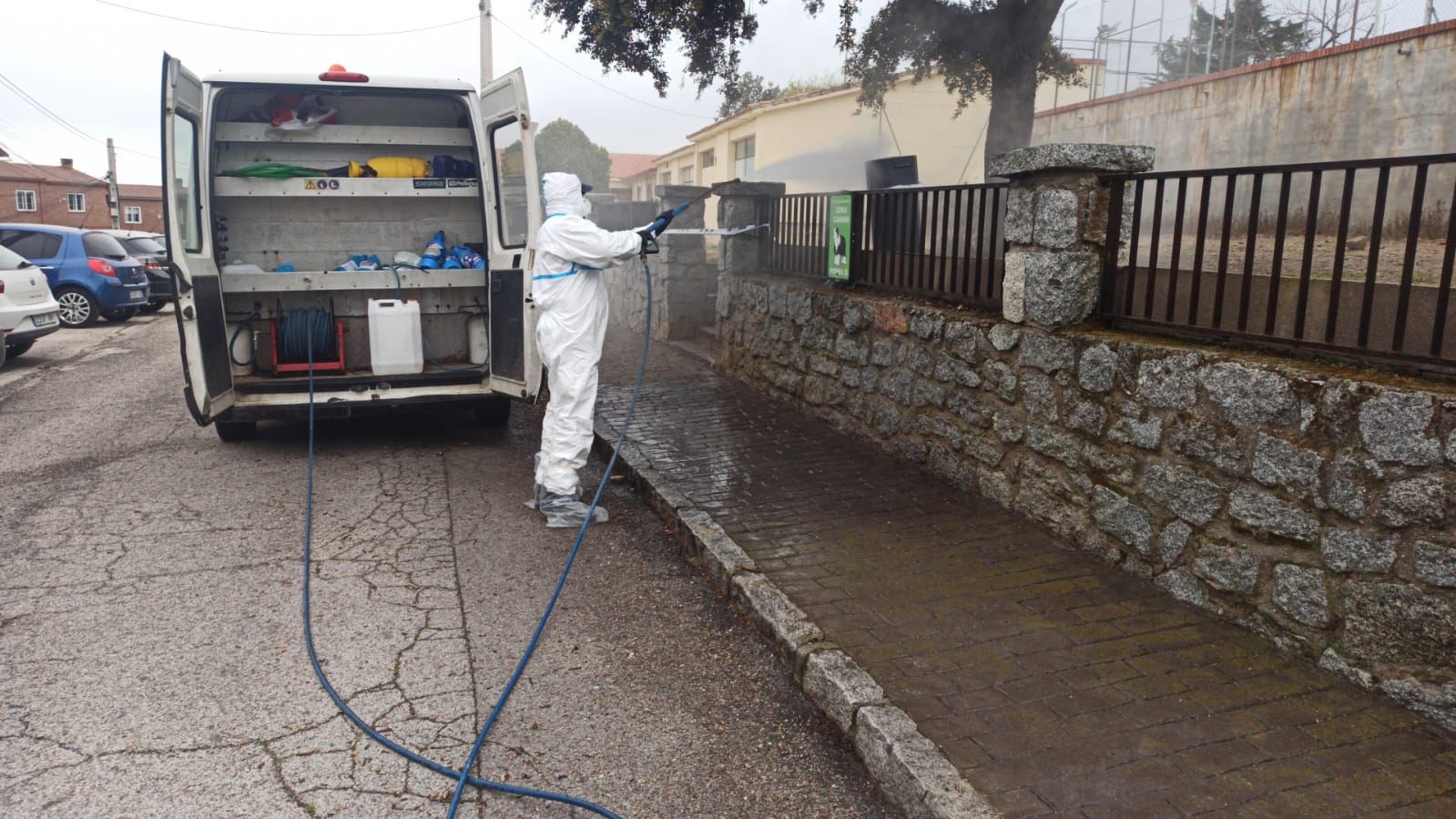 Emocionante agradecimiento de los vecinos de Valdemorillo a los equipos de limpieza municipales