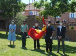 Valdemorillo rinde homenaje a las víctimas  del COVID-19 con el izado de la bandera de España  y la ofrenda de una corona de laurel