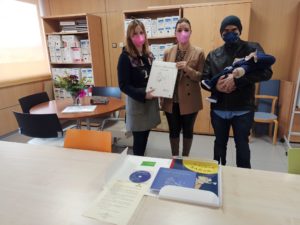 Una nueva vida, un nuevo lector en Valdemorillo.  El Ayuntamiento regala un libro a cada recién nacido  como una iniciativa más a favor “del fascinante proceso de iniciación a la lectura de nuestros niños y niñas”