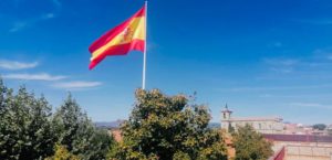 El Ayuntamiento inaugura el  Monumento a las Víctimas del Terrorismo  dignificando su recuerdo como “testimonio del amor a España y a la libertad” al situarlo junto a la enseña nacional