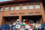 Lee más sobre el artículo Todo un colegio aplaudiendo a sus campeones