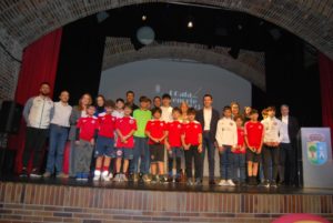 Valdemorillo homenajea a seis de sus jóvenes campeones en la I Gala del Deporte organizada por el Ayuntamiento para reconocer el extraordinario nivel de la gran cantera local