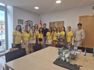 Lee más sobre el artículo El alcalde de Valdemorillo recibe en el Ayuntamiento a las alumnas de la Escuela de Danza Alba Martínez ganadoras en el Global Dance Open 2025