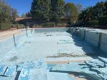 Lee más sobre el artículo Ya en marcha las obras de remodelación de la  piscina de verano del Polideportivo Municipal de la Dehesa