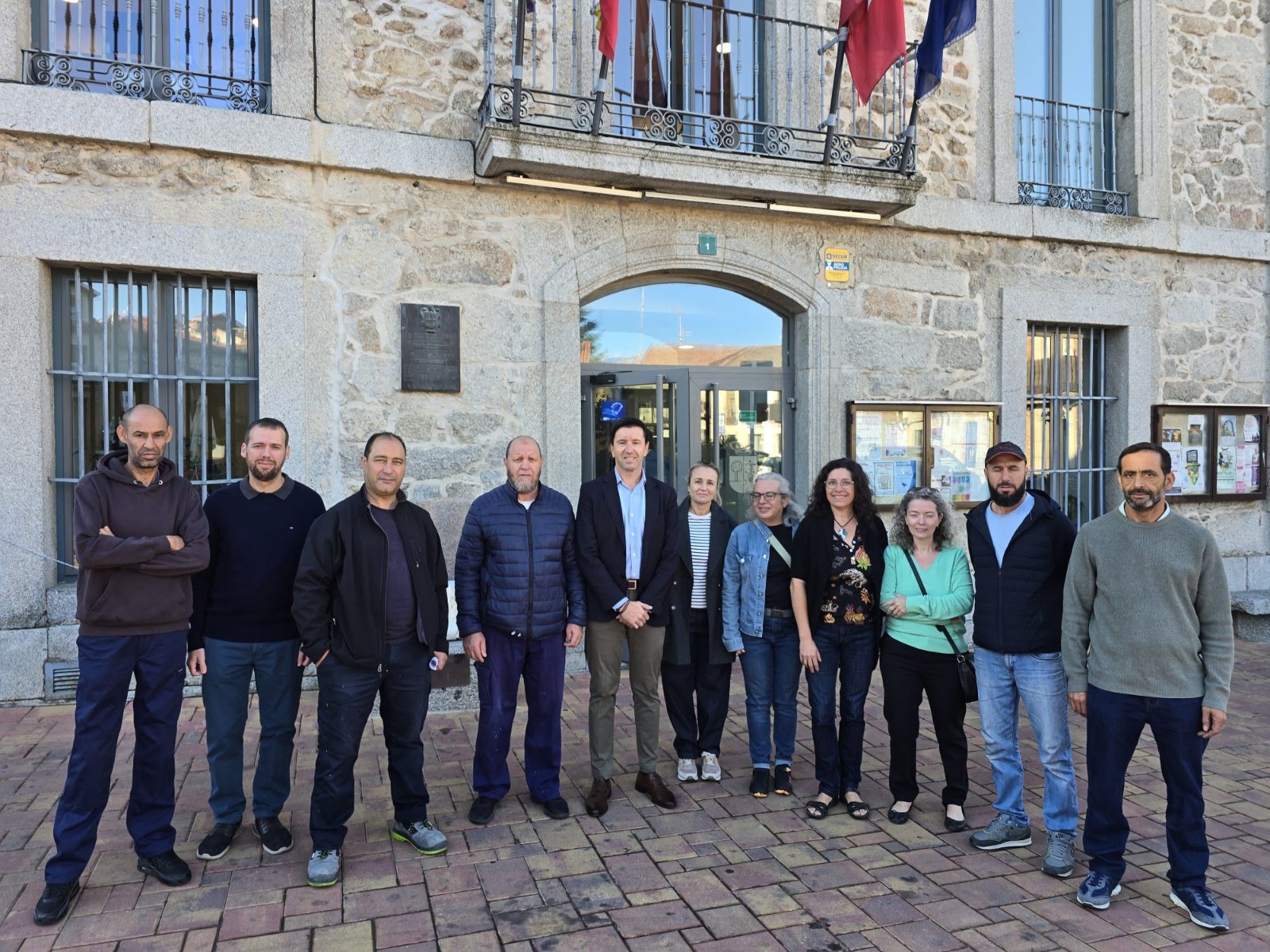 En este momento estás viendo Comienzan a desempeñar su labor los 10 trabajadores contratados por el Ayuntamiento  dentro del Programa Público de Empleo-Formación para la Activación Profesional 2025