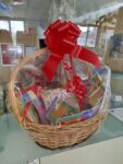 Lee más sobre el artículo Talleres, árbol de los deseos lectores y sorteo de una cesta de lectura, la Biblioteca Municipal brinda múltiples propuestas para celebrar la Navidad con los usuarios