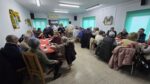 Lee más sobre el artículo Cerca de medio centenar de vecinos han compartido con el alcalde y concejales el desayuno de este 5 de enero, el tradicional roscón de reyes servido en el Centro del Mayor