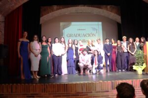 Lee más sobre el artículo Nueva promoción de graduados del IES Valmayor, “77 nuevas promesas de una sociedad mejor, más comprometida y solidaria”