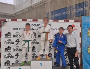 Lee más sobre el artículo Excelente exhibición la que brindaron los más de 200 jóvenes judocas que reunió la competición interclubles