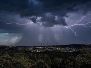 Lee más sobre el artículo Aviso por fenómenos meteorológicos adversos